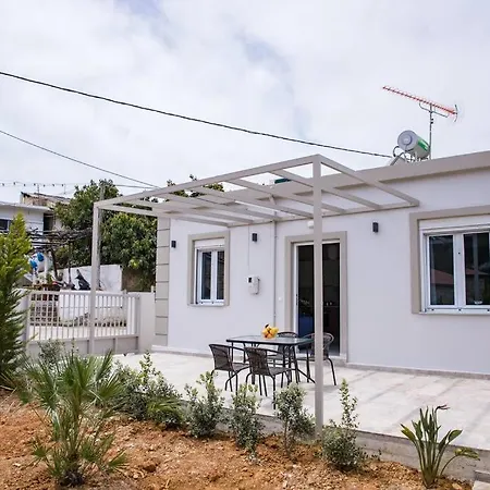 Christina'S Home In Loutraki, Platanias