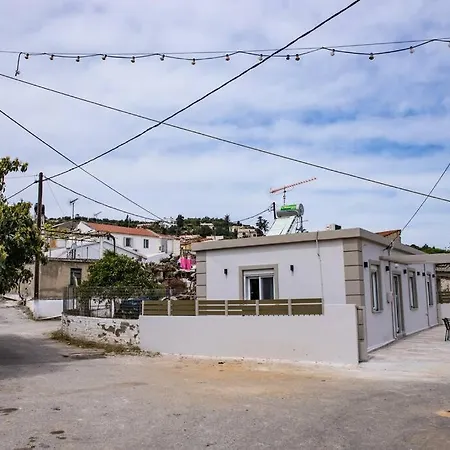 Christina'S Home In Loutraki, Platanias *