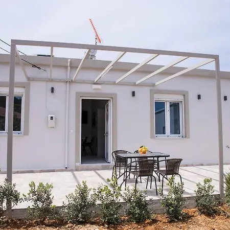 Christina'S Home In Loutraki, Platanias *